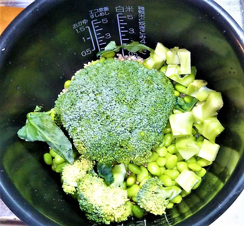 【ゆる糖質制限】炊飯器レシピ！枝豆とブロッコリーの炊込みご飯